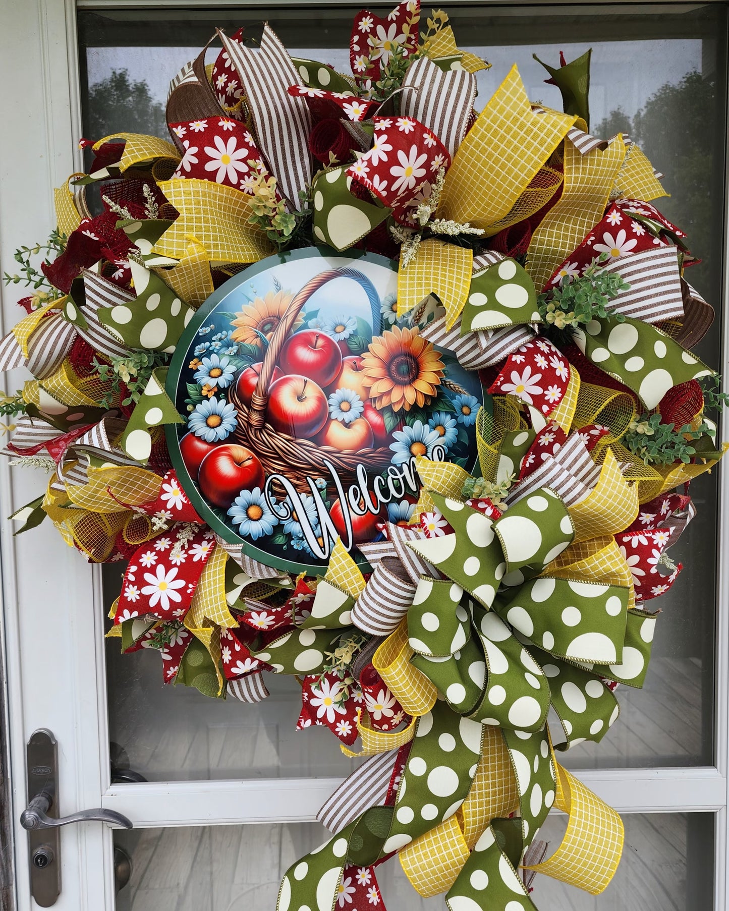 Welcome, Apple basket mesh and ribbon wreath, apple decor, apple wreath for front door